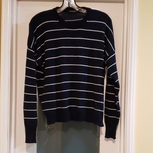 Blue sweater w thin white stripes